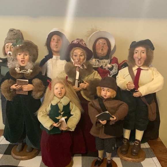 The Carolers - 9 Figures - Picture 1 of 9